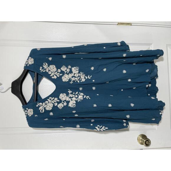 Free People Dresses & Skirts - Free People S/M boho mini dress embroidered feminine long sleeve twirly